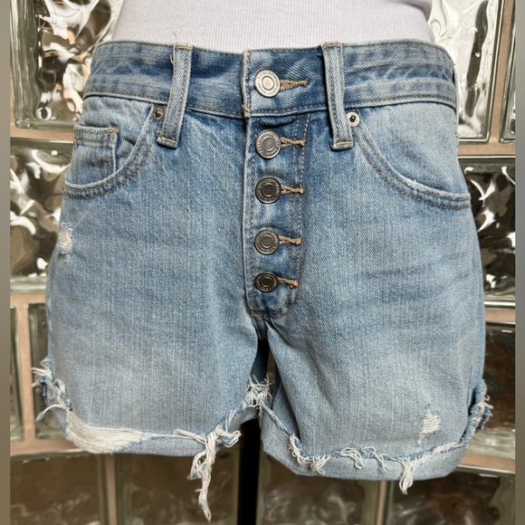 LUCKY Brand Women’s Boyfriend Jean Shorts Size 4/27 Preowned/Excellent Condition - Picture 8 of 10